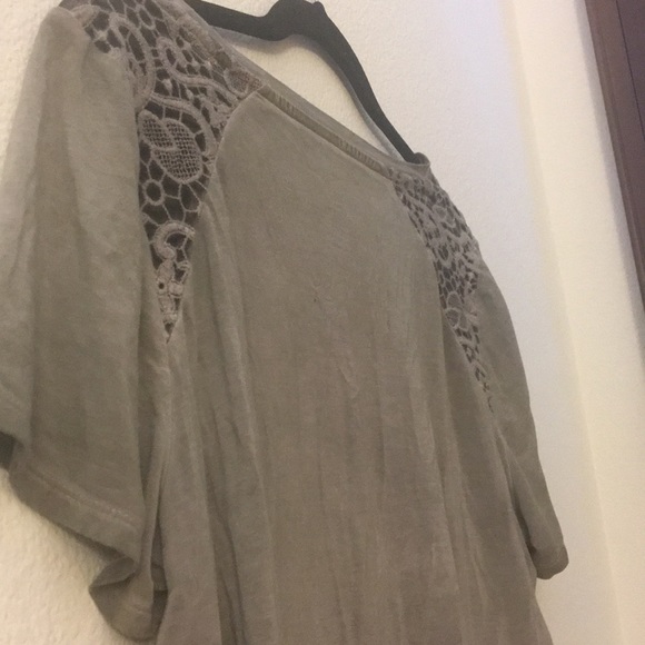 American Eagle Soft and Sexy T-Shirt Lace Shoulder - Picture 4 of 5